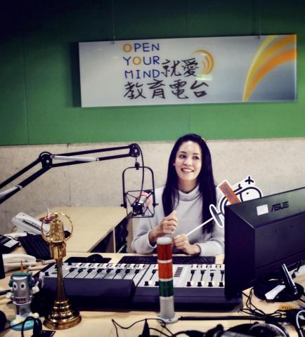 朱小姐 - 2022 教育電台主持工作