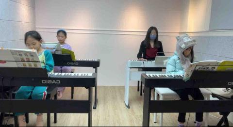 愛麗絲的音樂工作坊 - 鍵盤團體班（一-三年級）