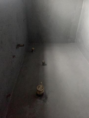 坤龍企業社 - 打粗底後,全室防水漆在上一層