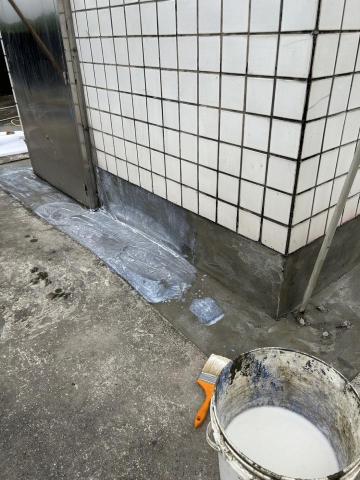 坤龍企業社 - 不織布施作完成後,在上一層防水漆