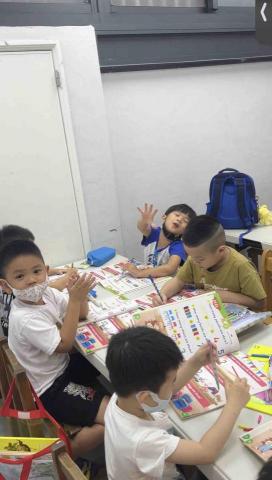 羽凡 - 幼兒美語補習班擔任美語教師