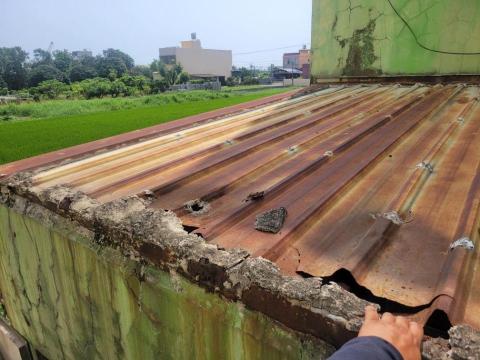 宇誠鐵工所 - 林園場-屋頂鏽蝕破裂