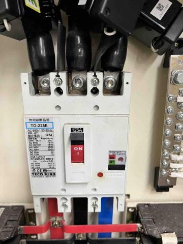 土城台科聯合工作室 - 電箱整理