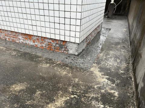 坤龍企業社 - 頂樓屋突抓漏打除(打除距離約30-45CM)