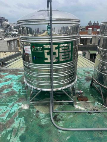 侑昇水電工程 - 水塔安裝