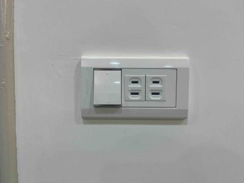 億緯工程 - 插座安裝