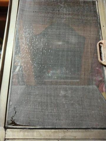 韓昆助 -  修繕（ 前） ~ 紗窗紗網破裂