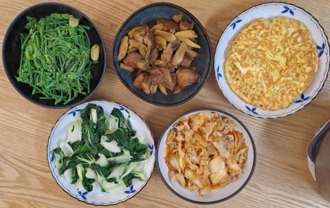 徐錫娟 - 蒜炒龍鬚菜，醬燒牛蒡玉米筍雞腿，玉米烘蛋，素炒蚵白菜，泡菜豬肉片