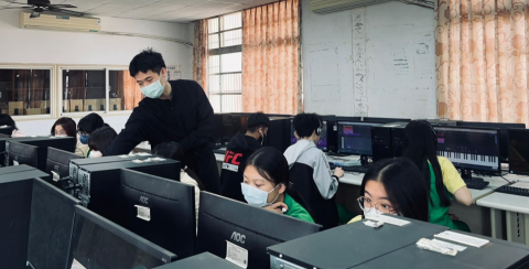 德安工作室 - 擔任音樂班 電腦音樂課講師