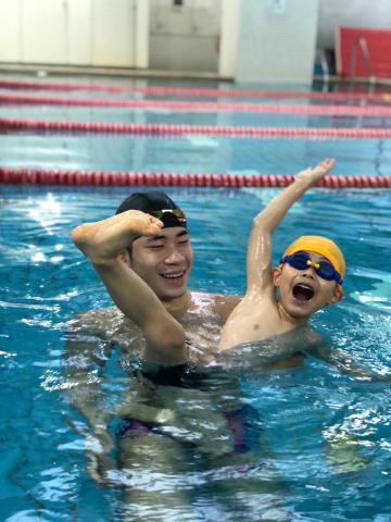 魟魚游泳教室 - 