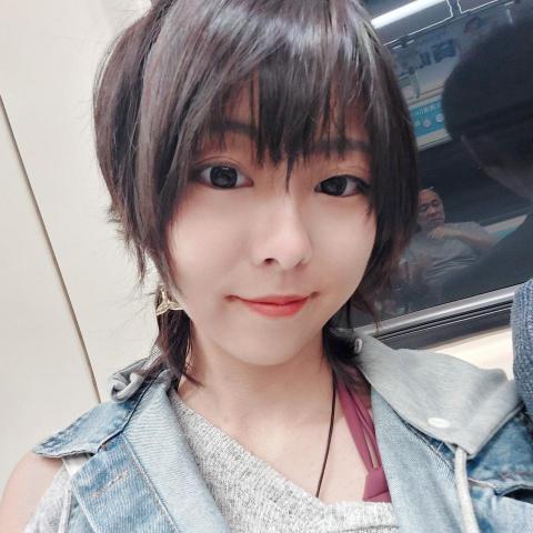 提供數學題服務的專家Iris