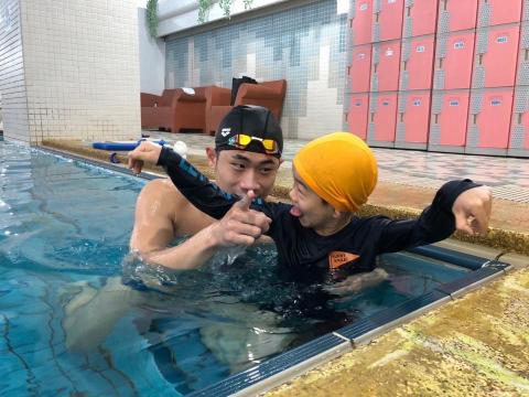 魟魚游泳教室 - 