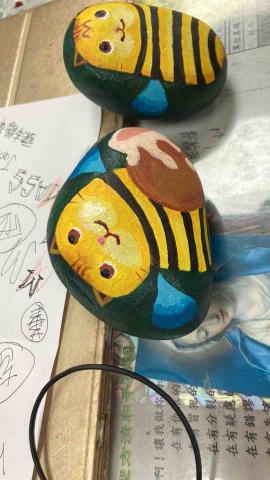 花丁老師 - 石頭彩繪（自創虎頭蜂）