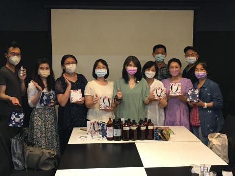 葉鳳如 - 黑貓月亮咖啡館-芳療生活應用課程全系列(共五單元)