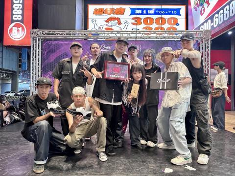 黑花(兒童街舞、肢體開發、 Popping、MV舞、成人街舞 - Battle