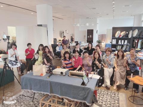 葉鳳如 - 法國家具店芳療紓壓講座