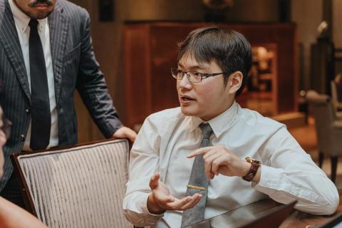 鄭志偉 - 日本鋼筋續接器供應商來台洽談銷售。內容包含國家地震中心測試標準(因為要通過測試才能取得證明)、鋼筋紋路、續接器來回拉扯(Offset)與傾斜測試 (Misalign)  