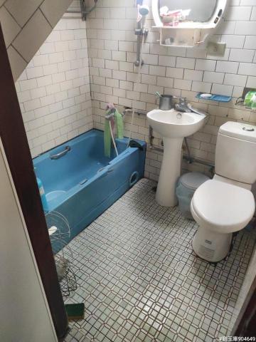 嶸源工程行 - 浴缸拆除前