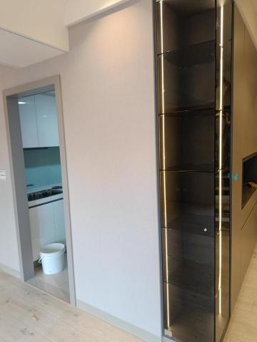 鄭智中 - 玻璃櫃