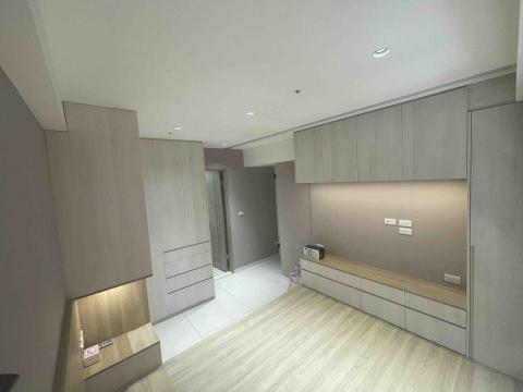 帝瑞斯工程行 - 主臥，臥榻+電視櫃+包梁吊櫃+高櫃+L轉角衣櫃+床頭板+床頭櫃加LED燈