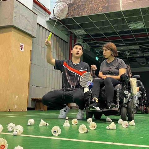 朱景新 - 指導身心障礙者打羽球