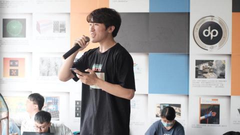 游承緯 - 曾辦過許多營隊，因此不怕生且善於溝通