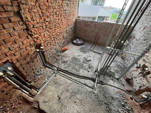 王鍚銂 - 烏日3樓廁所冷熱水管排配置