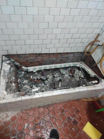 嶸源工程行 - 浴缸拆除