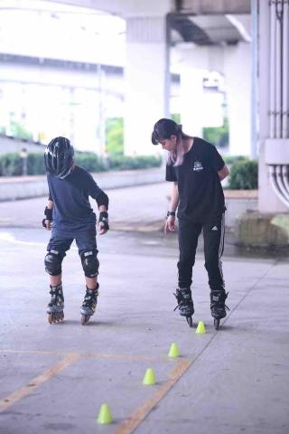 黑蝙蝠溜冰隊 - 專業的教學
專業的品質
客製化服務 黑蝙蝠溜冰隊 - 專業的教學
專業的品質
客製化服務