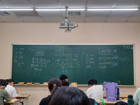 阿捷老師——國高中數學家教 - 我的板書(在補習班)