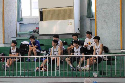 林信安 - 之前是敦化國中籃球隊的