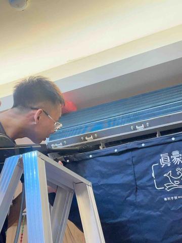 狠惠洗 - 這客人已經2年沒洗冷氣了 完全裡面都發霉了