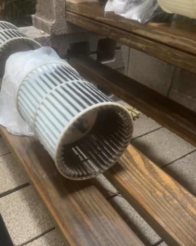 狠惠洗 - 風鼓拆下來清洗前的樣子 孰不知這客人已經五年沒洗 囤積了很多塵蟎 然後風鼓壞掉了還不知道 馬上叫貨幫他換新的