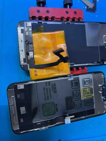 手機平板快速維修 -  iPhone 13pm白屏修復