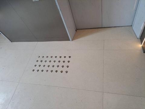 屏東富瀛不鏽鋼 - 高雄案廠-裝設導盲釘