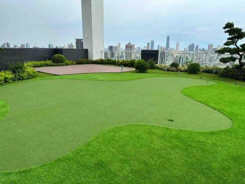 李緯詳 -  大樓頂樓露台哥爾夫球場施作