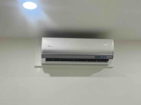 鴻慶空調工程行 -  汐止白先生