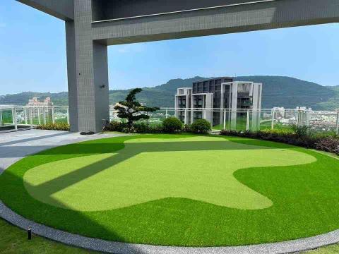 李緯詳 - 大樓頂樓露台哥爾夫球場施作