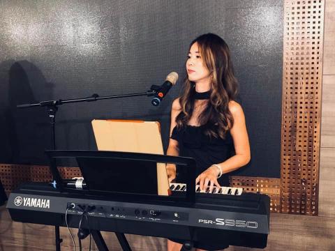 轉轉Run Bar.band - 轉轉樂手-旅人琴師Rose 轉轉Run Bar.band - 轉轉樂手-旅人琴師Rose