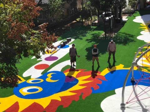 李緯詳 - 校園人工草皮施作
大圖刻畫