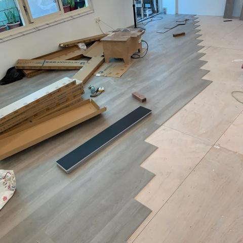 提供木地板服務的專家Royce Lin