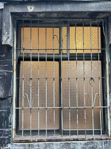 雲豐企業社 - 木紋推射窗（施工前