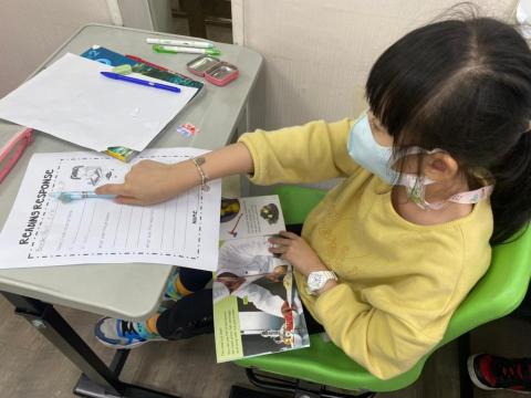 謝昕穎 - 協助完成BookReport