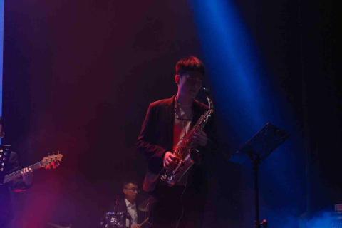 張浩銘 - 流行樂團表演