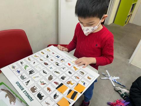 謝昕穎 - 桌遊也是很好的互動遊戲同時學習許多新的單字