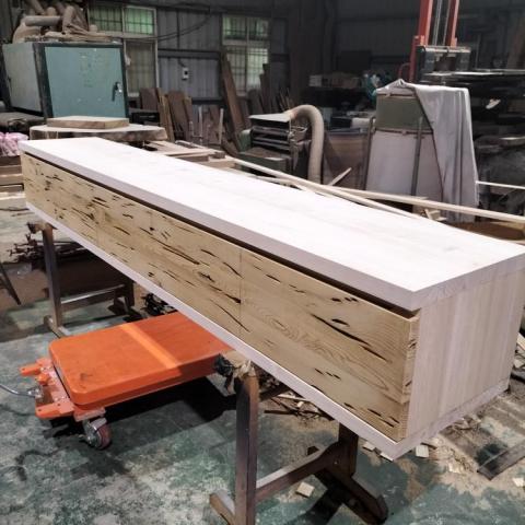 達佑裝修 - 工廠~制作實木電視抽屜櫃
材料~日檜_台檜