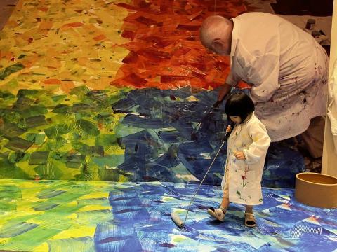 Abby - 參觀展覽，讓孩子自我探索對藝術及色彩的感受