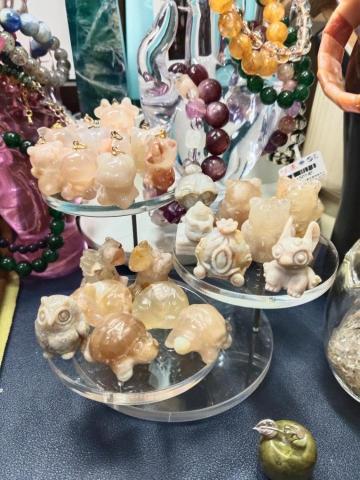 薇晶飾天然石手作滴膠、擴香石客制 - 可作為墜飾、包掛、車掛、鑰匙圈裝飾~