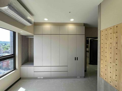 信實木工/室內裝修 - 五股全室裝潢/新成屋：全木工主臥衣櫃