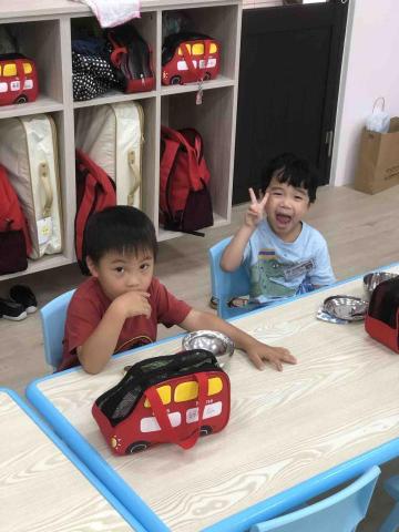 郭太芯 - 在幼稚園擔任助理老師時等待吃午餐的時間